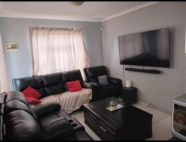 2 BEDROOM FREESTANDING TO LET IN COSMO CITY